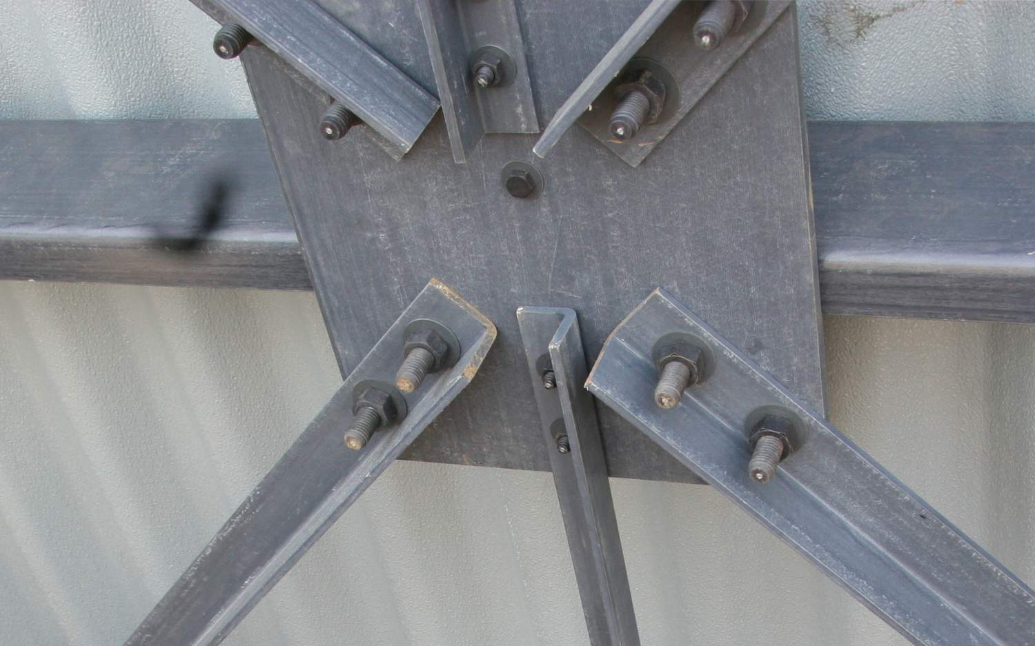 Close-up of center stability plate, back surface.